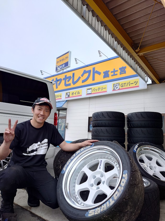 tsf1995's tweet photo. 久々投稿です
今日から5/6(水)までGW休業させて頂きます
初日は恒例の畑仕事(落花生)
からの ＃D1GP ラウンドゼロで見事優勝した ＃松山北斗 選手、来週のD1次戦にむけてタイヤの準備はバッチリ👍
からの奥様車洗車で早くもお疲れです😅
皆様良い休日を！
＃企業公式がお疲れを言い合う https://t.co/C4Ptww770R
