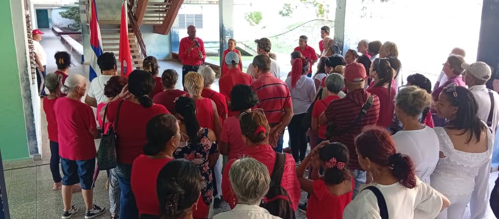 cpeaVC's tweet photo. Jornada de celebración y alegría de los maestros y trabajadores del CPEA de Villa Clara en espera del 1ro de mayo.
#CubaEsCultura https://t.co/prlBJ0sXs9