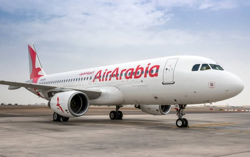 OrissaPOSTLive's tweet image. Passengers on a Sharjah–Chennai Air Arabia flight had a shock early this morning when a male passenger opened the emergency exit door and jumped out while the aircraft was taxiing after landing at Chennai International Airport.

#AirArabia #ChennaiAirport #Aviation #India