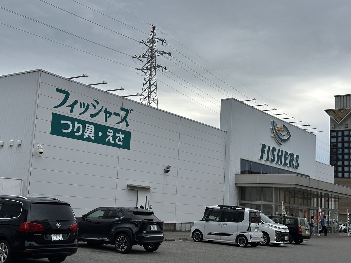 tilefish1971's tweet photo. たまたま立ち寄った富山の釣具屋。バス用品とか無縁かと思ったけどそうでもなく揃ってた。 https://t.co/13t8PwmFmQ