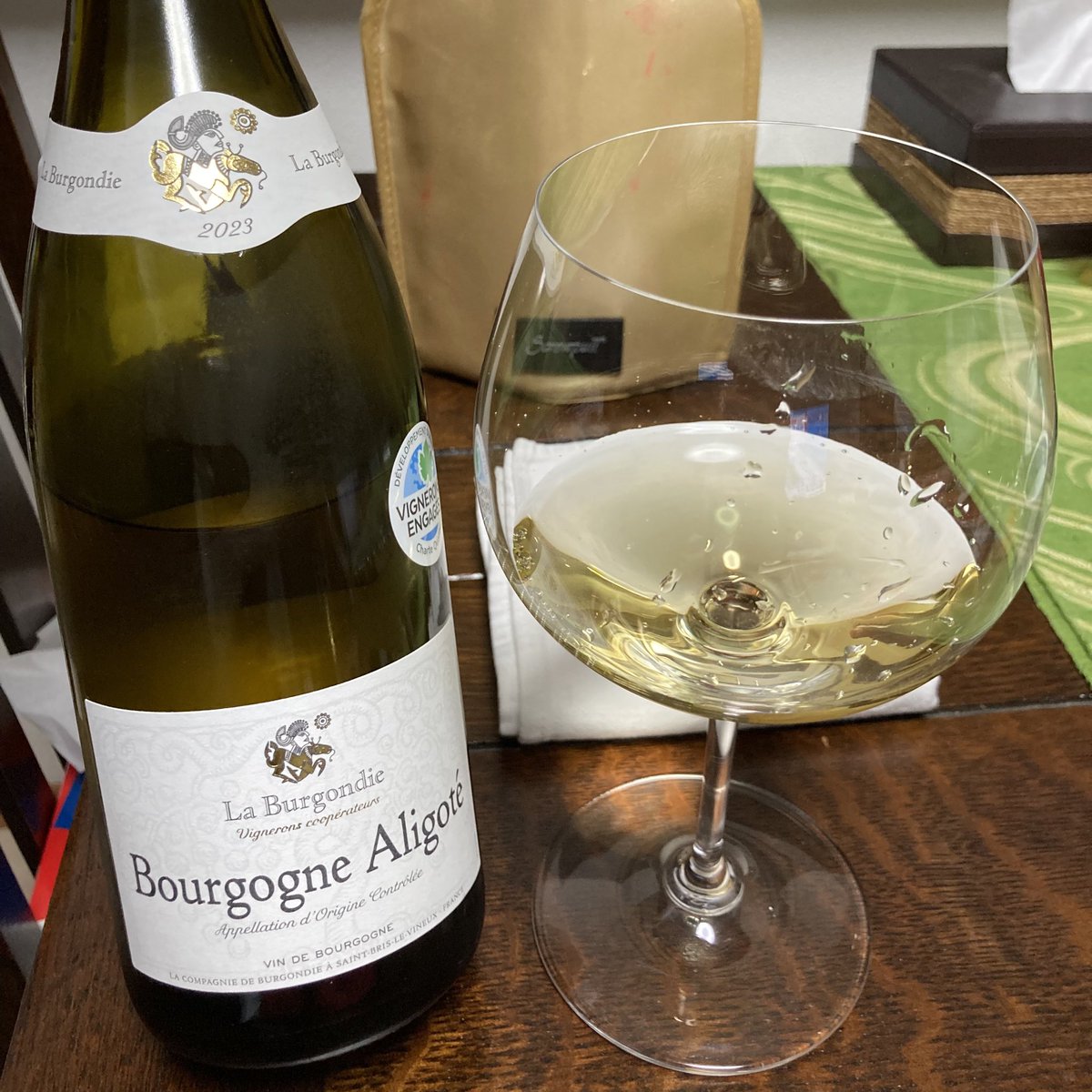 chat et vin tweet media