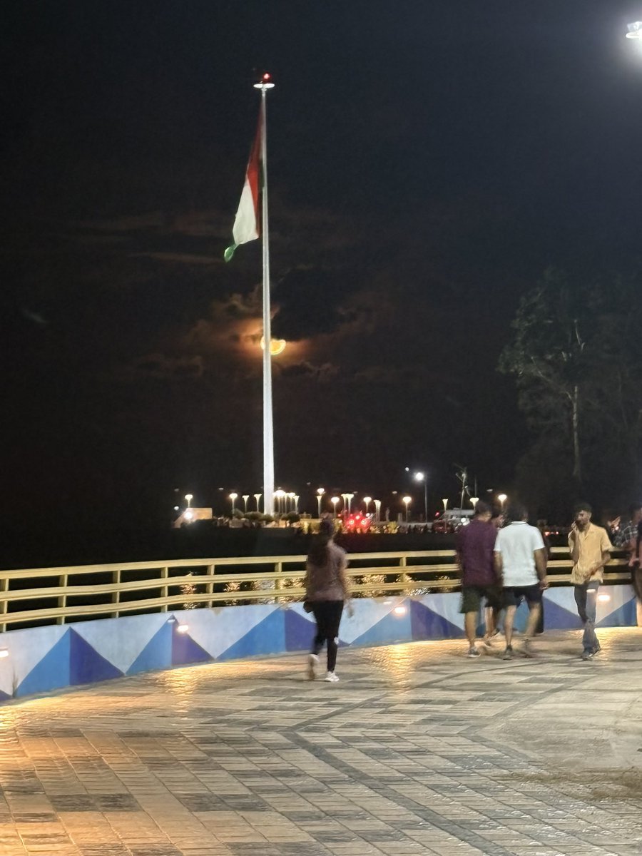 Zamirahmed05's tweet image. Hide &amp;amp; Seek played by moon  
@flagpoint #moon #May2nd #myportblair #India