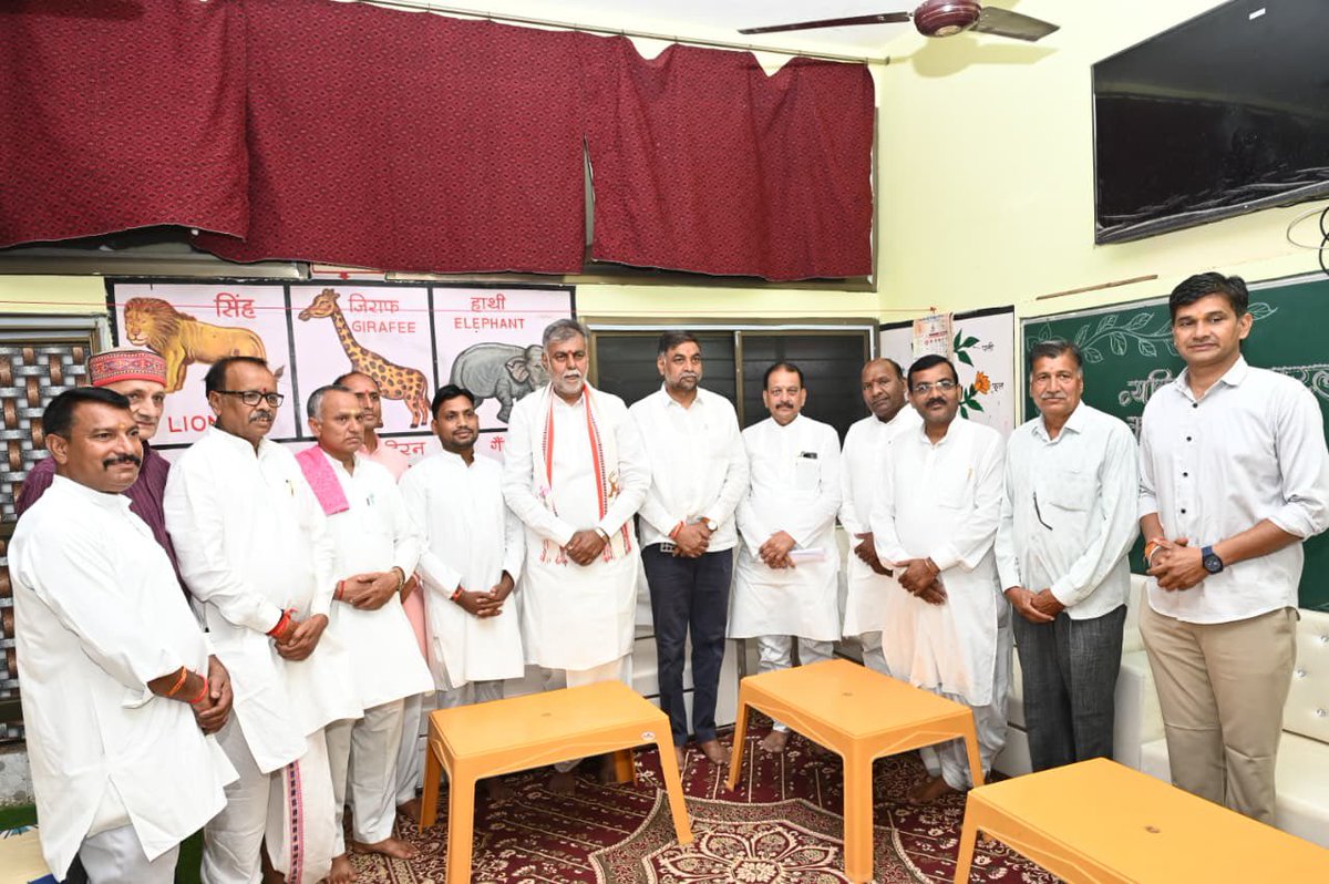 सरस्वती शिक्षा परिषद महाकौशल प्रांत के आचार्यों एवं दीदियों के सामान्य एवं दक्षता वर्ग के प्रारंभ अवसर पर श्रीधाम के सरस्वती शिशु मंदिर में शामिल होकर संवाद करने का सौभाग्य मिला ।(गोटेगाँव)श्रीधाम के इस विद्यालय ने ४० वर्ष की यात्रा पूर्ण की है जिसका परीक्षा परिणाम शत प्रतिशत रहा