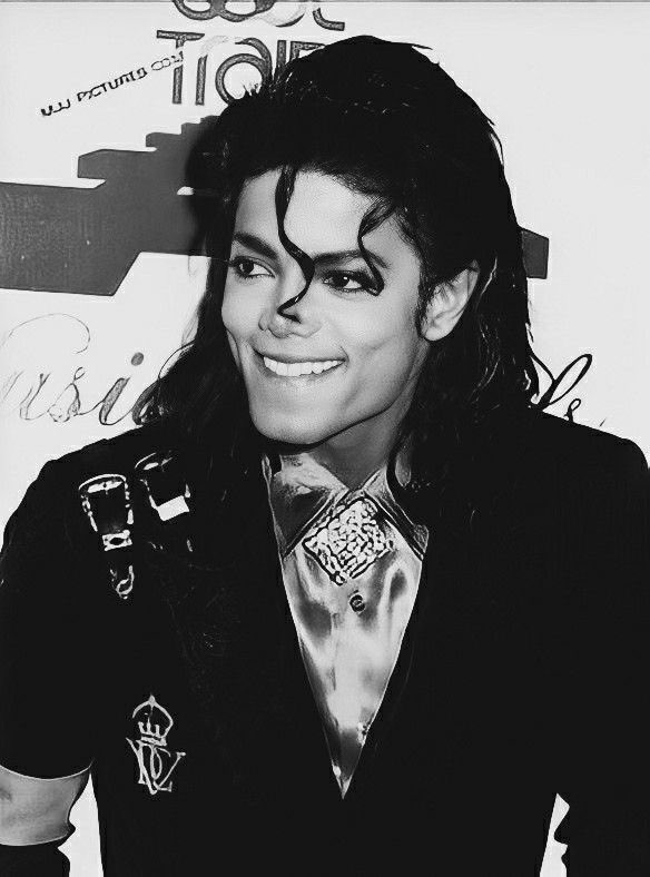 Sarah (in her Michael Jackson era) tweet media