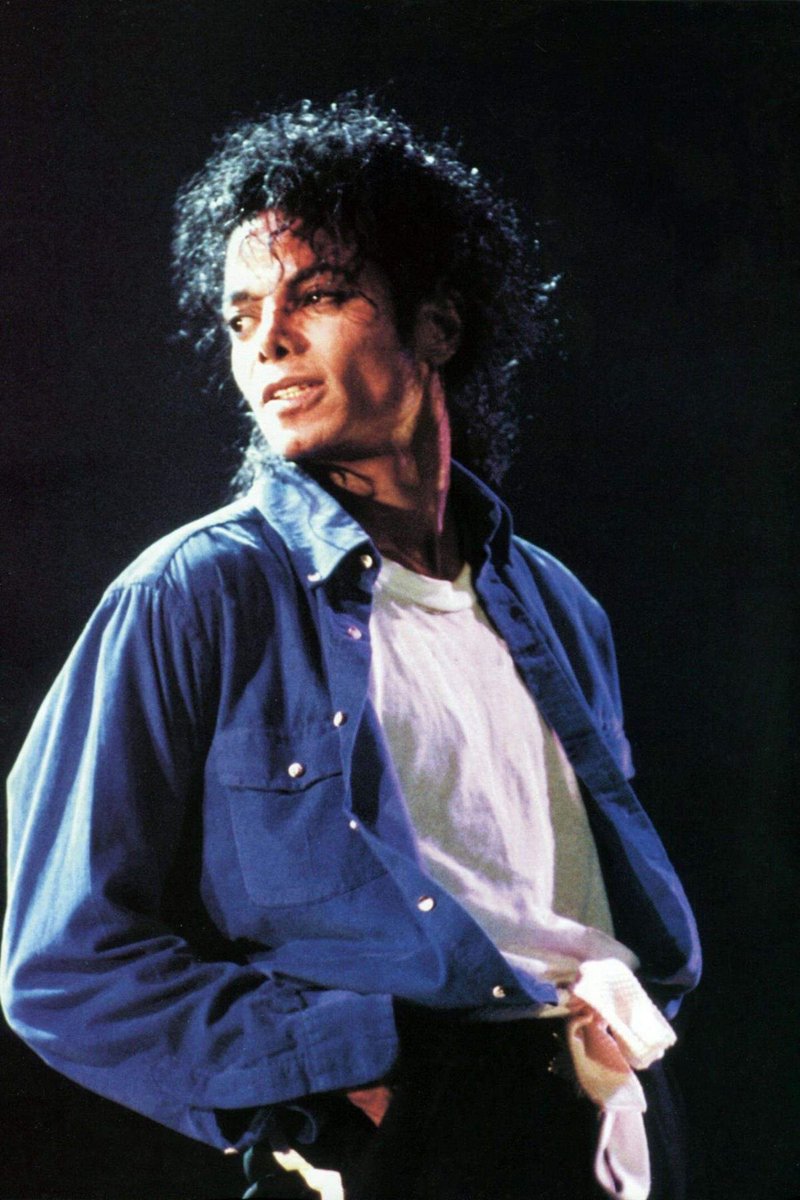 Sarah (in her Michael Jackson era) tweet media