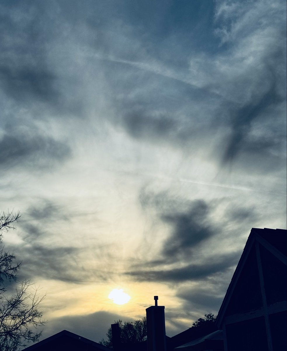 jonimarielew's tweet image. Sunset last night. #desert #Nevada #clouds #sunset