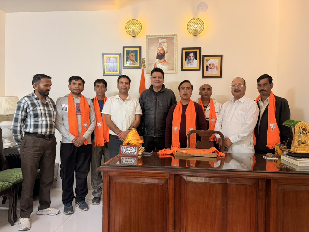 sudhirhp's tweet photo. आज धर्मशाला नगर निगम के वार्ड नंबर 8 और 9 से संबंधित साथियों ने कांग्रेस पार्टी को छोड़ कर भाजपा में अपना विश्वास जताया। 
आप सभी का आभार और भाजपा परिवार में स्वागत है। https://t.co/nUnEgcqbzY
