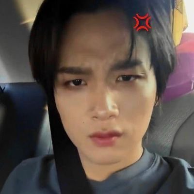 kok bisa ya ada orang yang ngaku fans tapi lagu idolnya sendiri aja literally LAGU IDOLNYA SENDIRI! SOLO SONG! aja dia gasuka.. ANEHHHHH