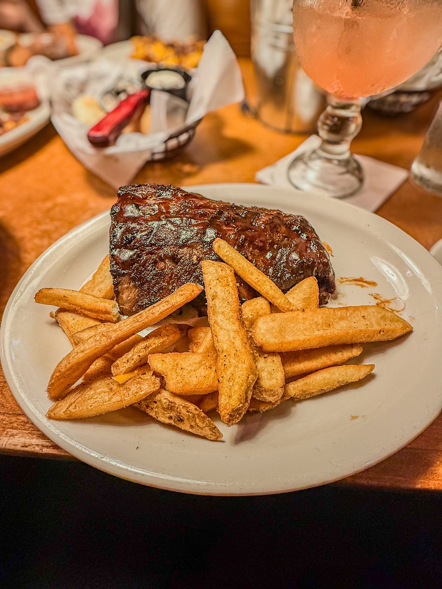 CrystalStayCool's tweet image. Had an awesome late night dinner at Texas Roadhouse with my family 🥩🍟 The food hit the spot! But let’s be honest… I’ll always prefer my @SaltgrassSteak 🔥🍹😍
 #LateNightEats #FamilyTime #TexasEats