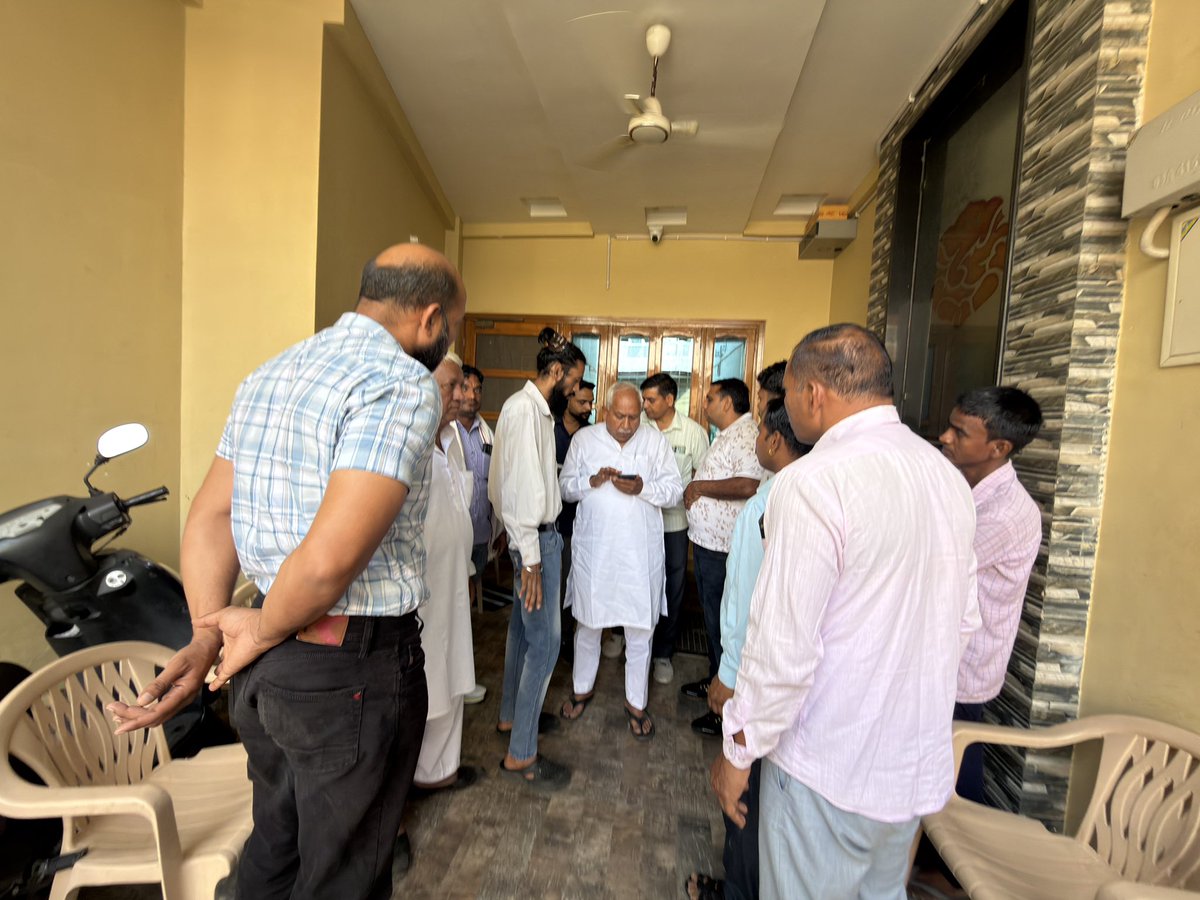 omprakashmla's tweet photo. आज नारनौल आवास पर आए सम्मानित नागरिकों की समस्याएं ध्यानपूर्वक सुनीं। प्रत्येक मुद्दे को गंभीरता से लेते हुए संबंधित अधिकारियों को उचित एवं त्वरित कार्यवाही के निर्देश दिए गए।

जनसेवा ही हमारी प्राथमिकता है, और आमजन की समस्याओं का समाधान सुनिश्चित करना हमारी जिम्मेदारी है। https://t.co/PRtR9dMYQA