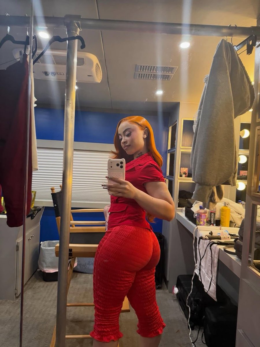 AGirlWhoRaps's tweet photo. another photo of my fat black free use baiting ass https://t.co/00HNsSZK2w