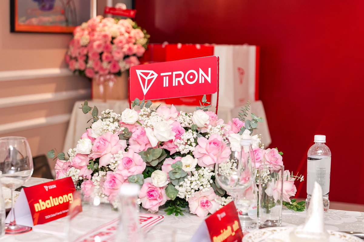 Thienthien1305's tweet image. Đây là lần đầu em đi dự tiệc 🥰

Cảm ơn #TRON vì đã cho em cơ hội được đồng hành trong suốt thời gian vừa qua ❤️

Gắn bó với #TRON không chỉ là công việc, còn là sự kết nối với mọi người trong cộng đồng Crypto mà em vô cùng trân trọng.

Cảm ơn #TRON đã