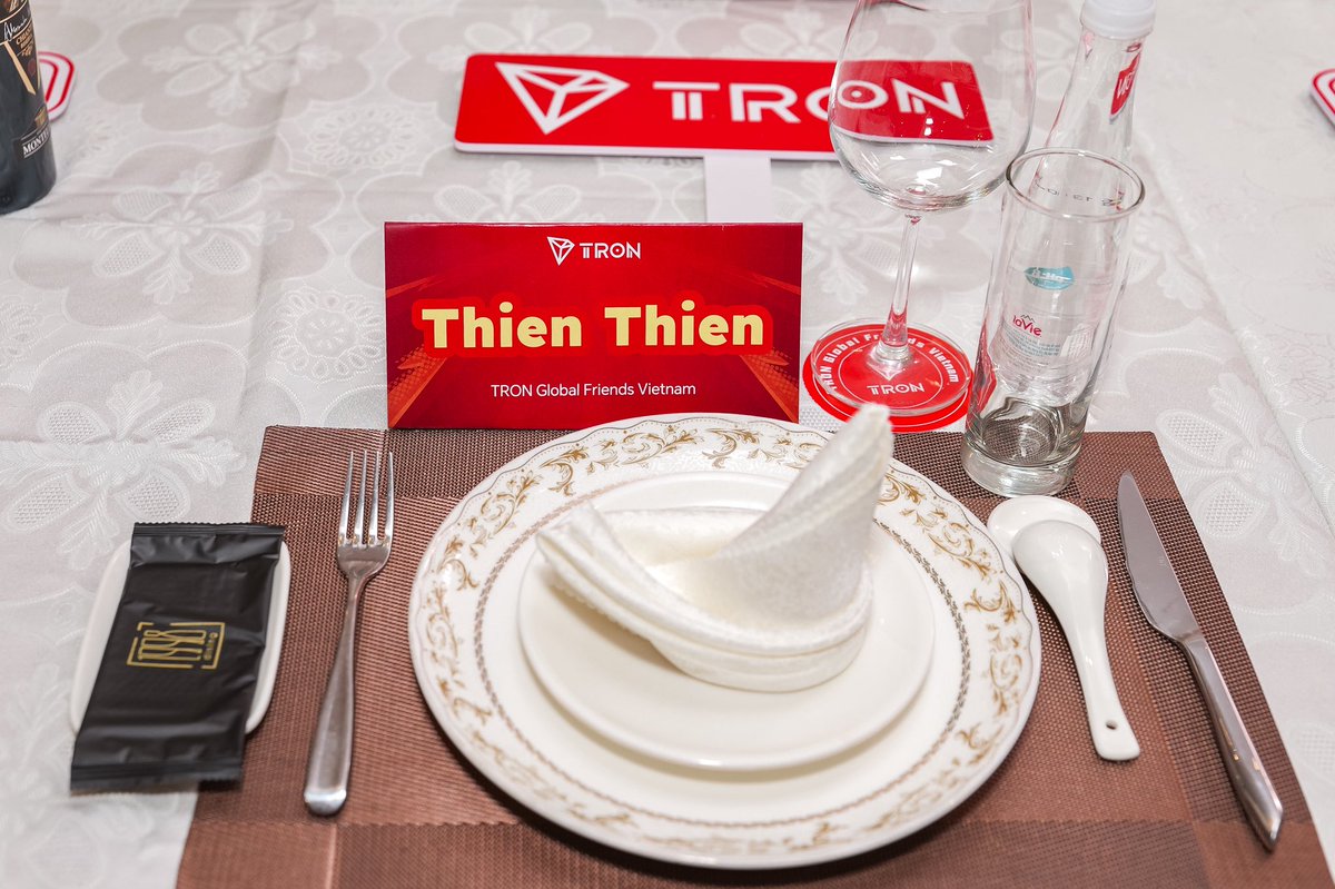 Thienthien1305's tweet image. Đây là lần đầu em đi dự tiệc 🥰

Cảm ơn #TRON vì đã cho em cơ hội được đồng hành trong suốt thời gian vừa qua ❤️

Gắn bó với #TRON không chỉ là công việc, còn là sự kết nối với mọi người trong cộng đồng Crypto mà em vô cùng trân trọng.

Cảm ơn #TRON đã