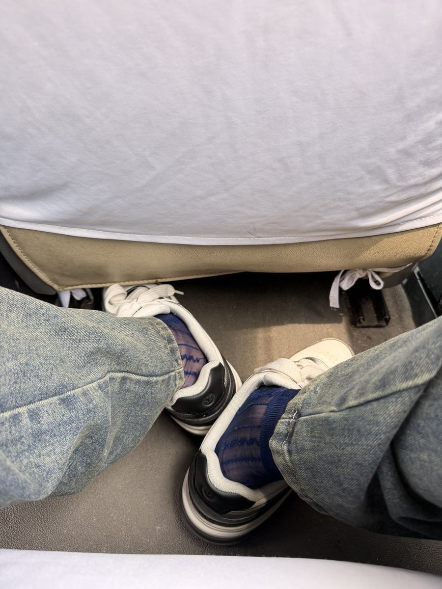 Hancock0601's tweet photo. 为啥就找不到同龄人呢🧐🧐🧐 https://t.co/pG1faESnQc