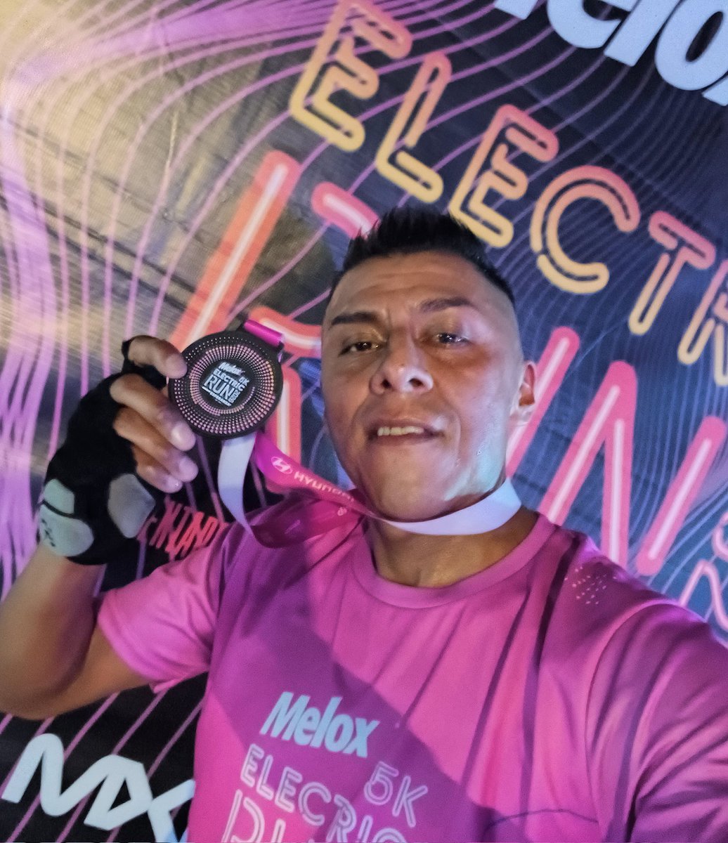 juliobikerun555's tweet image. Y así los kilómetros de la #ElectricRun 👟⚡️🏃💨 toda una #FiestaEnMovimiento 🪩🏃 se corrieron sus #5K una noche de locura. #SoyElectroRunner 🕺🏃. #MXRace @yoelegicorrer1 @CanalRunning @ManicomioRunner @MeEncantaCorrer @Comunirunners @SumandoKMx  #PonteElChipLTM @CorroAMiPaso