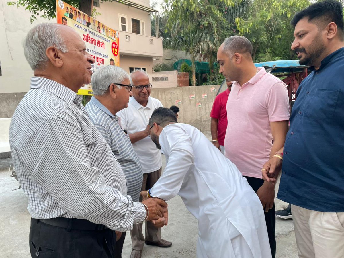 MITHUNVERMAINC's tweet image. विगत दिवस अंबाला शहर के सनातन धर्म मंदिर, मथुरा नगरी में पूजा-अर्चना एवं कीर्तन में सम्मिलित होकर प्रभु का आशीर्वाद प्राप्त किया।

इस दौरान सभी के सुख-समृद्धि, शांति और क्षेत्र के उज्ज्वल भविष्य की कामना की।

#MithunVerma #Advocate #AmbalaCity #JanSamarthan #जनसेवा #Congress