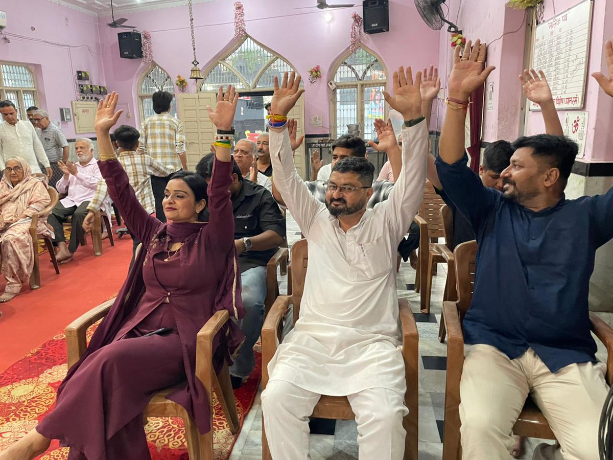 MITHUNVERMAINC's tweet image. विगत दिवस अंबाला शहर के सनातन धर्म मंदिर, मथुरा नगरी में पूजा-अर्चना एवं कीर्तन में सम्मिलित होकर प्रभु का आशीर्वाद प्राप्त किया।

इस दौरान सभी के सुख-समृद्धि, शांति और क्षेत्र के उज्ज्वल भविष्य की कामना की।

#MithunVerma #Advocate #AmbalaCity #JanSamarthan #जनसेवा #Congress