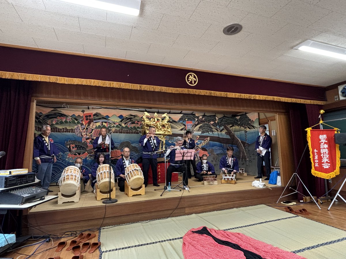 326kano's tweet photo. 連休中ですが、八大龍王神の大祭参列と、獅子神楽の演技を拝見しに伺いました。途中、別の集まりにも顔出ししましたので、慌ただしい日程でした。地域の伝統を守って下さる関係者各位には、頭が下がります。

#春日井市#外之原#八大龍王#獅子神楽#春日井市議会 https://t.co/epWJPhdIjg