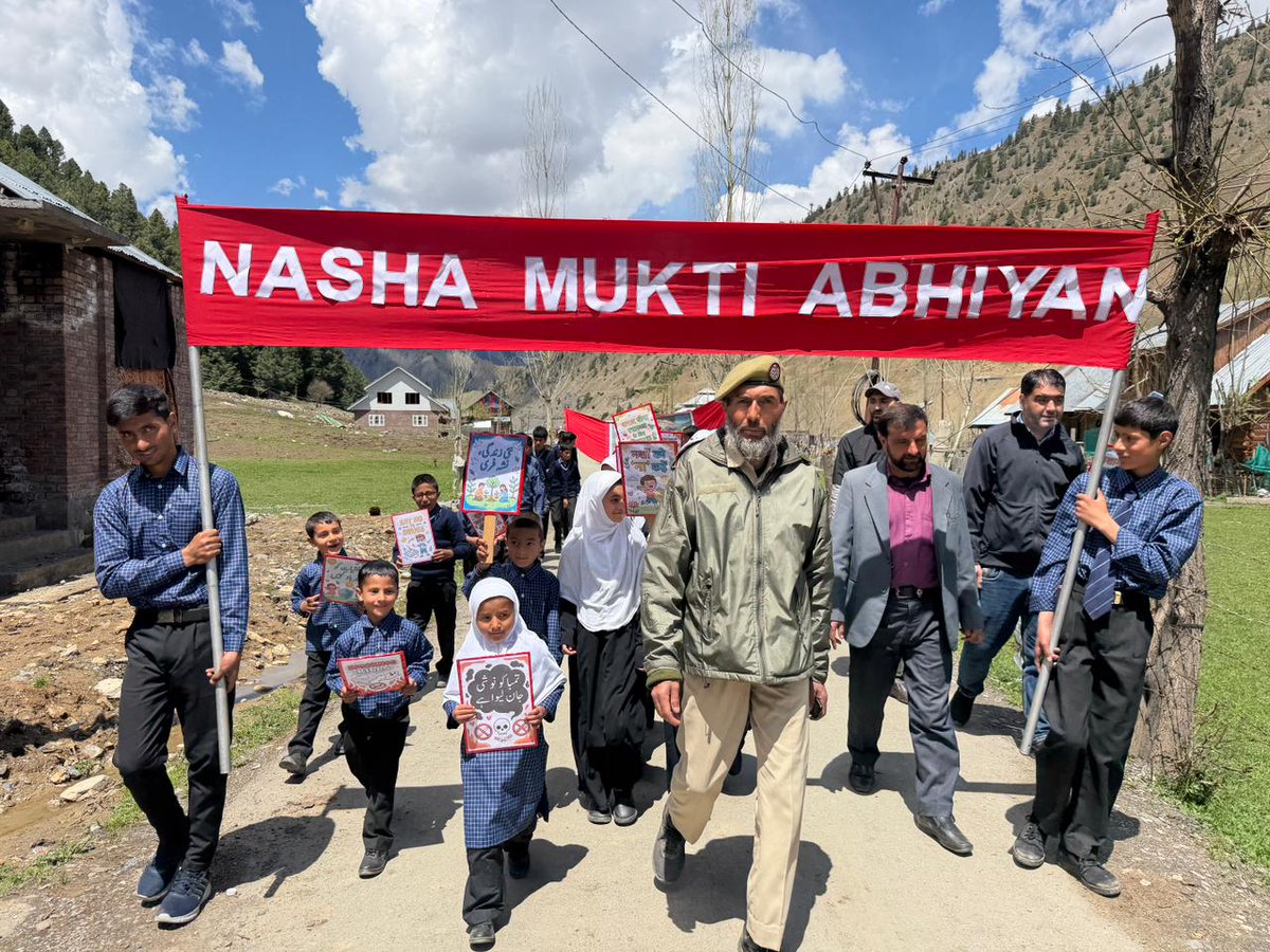 shumali_kashmir's tweet image. Small steps, big change: Gurez

#Sundaymotivation #kupwara #TrendingNow #kashmir #badaltajammukashmir #Explorepage #Tangdhar #keran