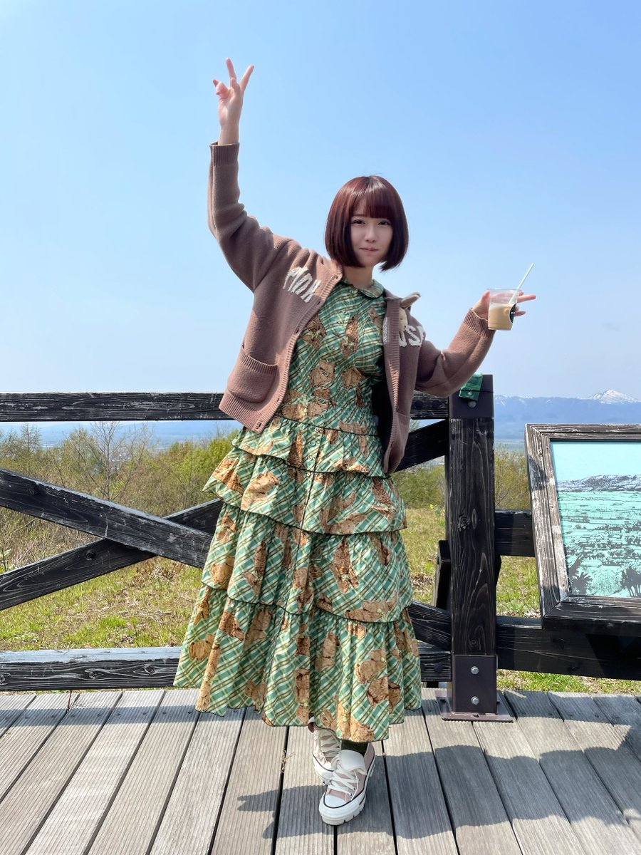 ワンダフルワールド コサージュくま 綿ニット 検☺︎ピンクハウス ワンピースとコサージュはワンダフルワールド🐰 パーカーはピンク