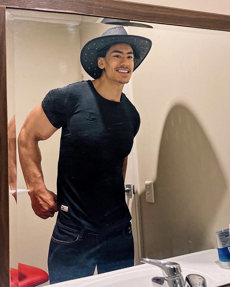 Brownboyfit tweet media