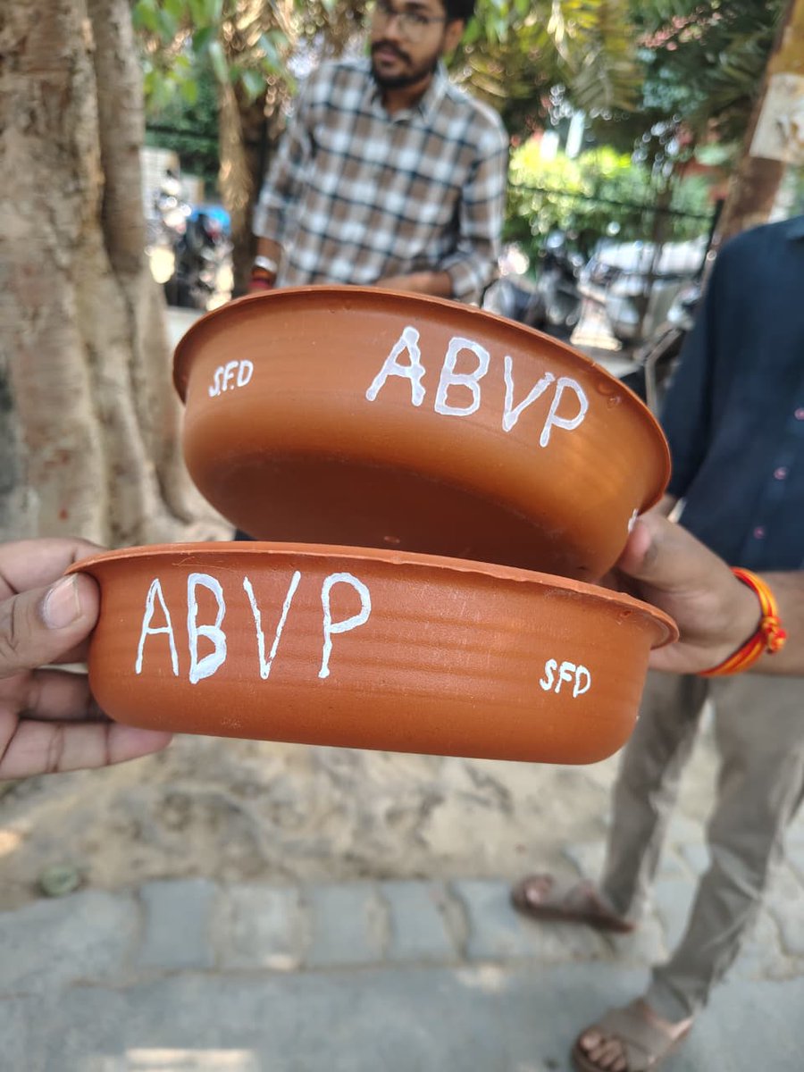 abvp4lucknow's tweet photo. 📍 लखनऊ उत्तर 📍
अखिल भारतीय विद्यार्थी परिषद "लखनऊ उत्तर" जिले के "सिटी लॉ कॉलेज जानकीपुरम इकाई" के "स्टूडेंट्स फॉर डेवलेपमेंट आयाम" द्वारा 1 मई से लेकर 7 मई तक चलने वाले "Selfie With My Sakora" अभियान के पहले दिन पर कॉलेज परिसर में सकोरा लगाकर शुरुआत किया गया।
#abvplucknow https://t.co/pAit77BBUu