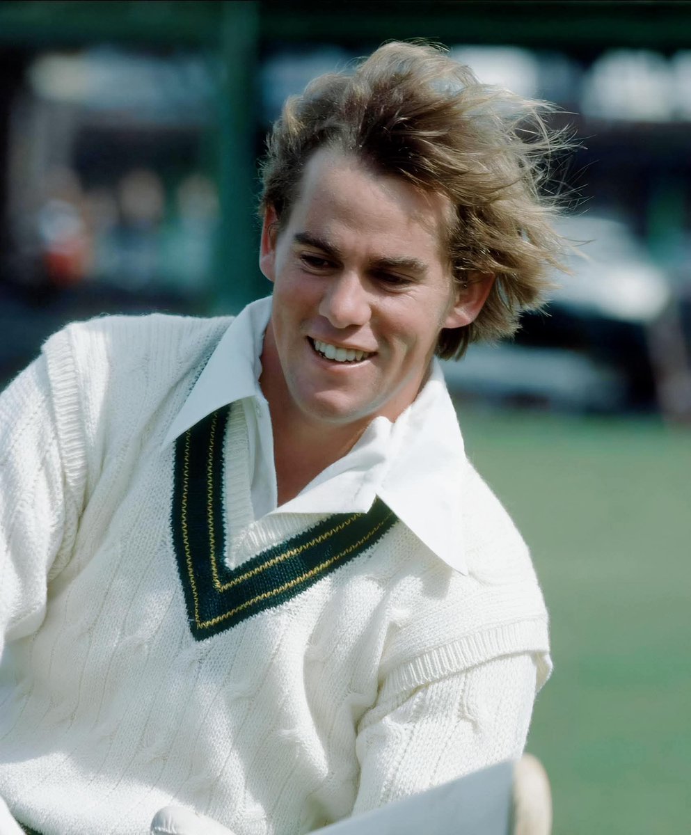 CricUpdate58494's tweet image. 6️⃣2️⃣ - International Matches
2️⃣,1️⃣3️⃣2️⃣ - Runs
1️⃣ - Hundred
1️⃣3️⃣ - Fifties
2️⃣2️⃣0️⃣ - Fours 
1️⃣8️⃣ - Sixes 
2️⃣ - Wickets 
3️⃣3️⃣ - Catches

🔹#Ashes series 1982-83 Winner 🏆️
🔸Fastest Century in the First Class Cricket
      history. (34 balls)🔥

(1/2)