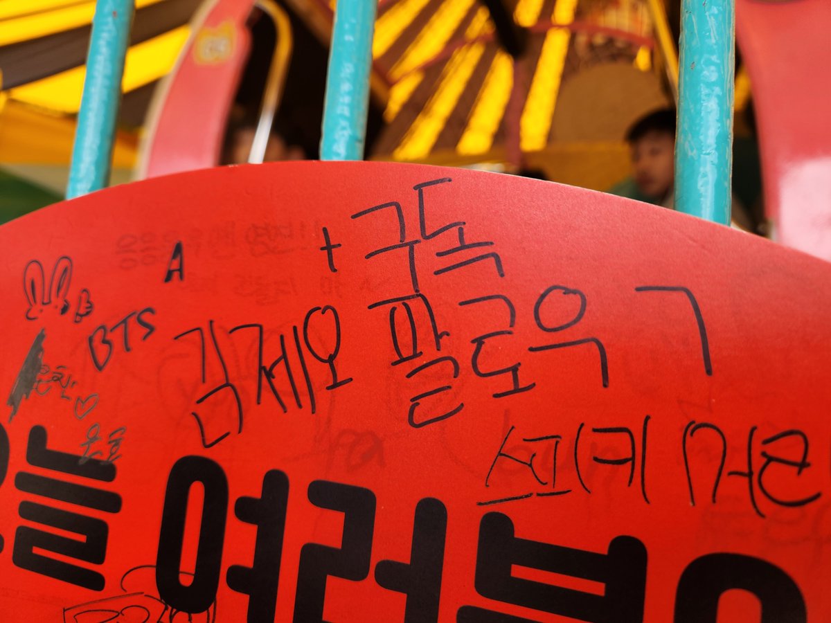 리디비 tweet media