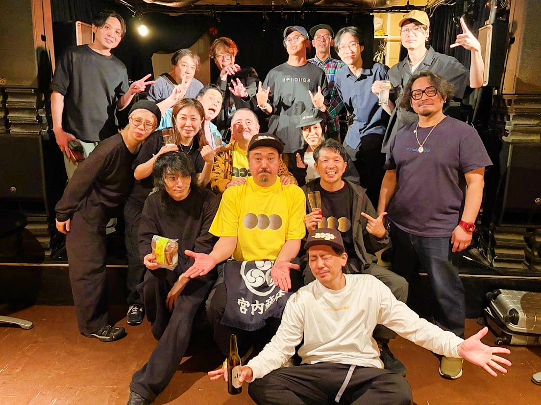 昨日は、Hello11D3。
渋谷HOME初出演楽し過ぎた！

最近はタイバンに嫉妬することは無く。
良い音を聴くとただパワーを貰う！
birds melt sky、ニューグリフィンズ、nego、Humanized、一寸先闇バンド、valows
頭から最後まで良い音だらけのステキな夜！
おかげで、深酒したのに今日はすこぶる元気だ！