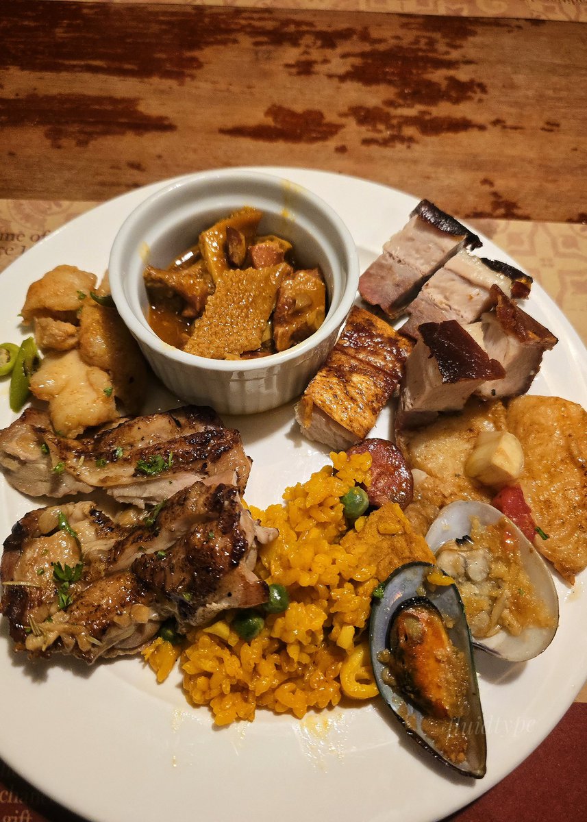 fluidtype's tweet image. My plates clearly show restraint. Or maybe I’m just a lightweight now after losing weight. I guess my stomach can’t handle copious amounts of food anymore, so I should start avoiding buffets.

But I’m also stubborn.

#buffet