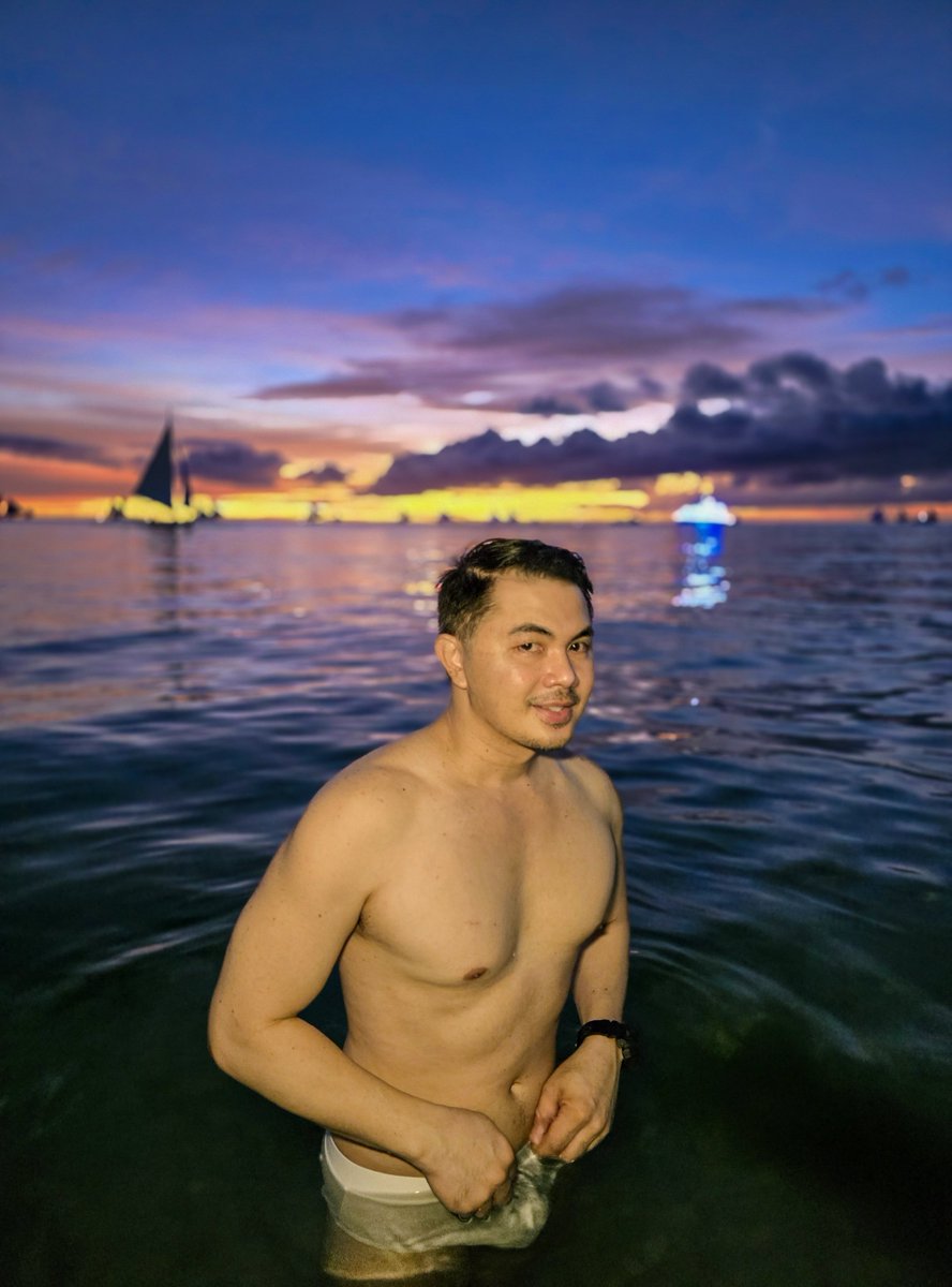 therealerwn's tweet photo. Summer dzaddy 🧡 https://t.co/sAMK1QF3hD