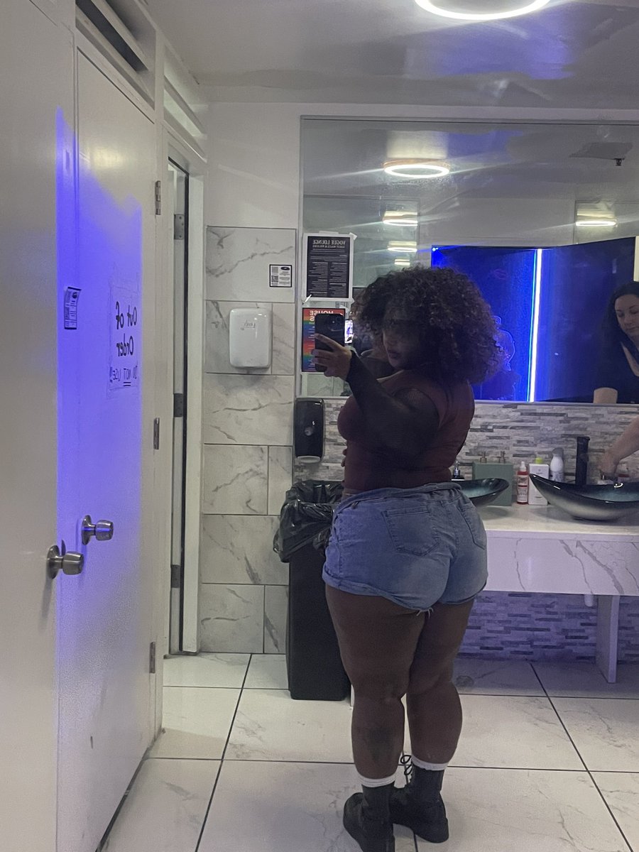 mia!(he/they) tweet media