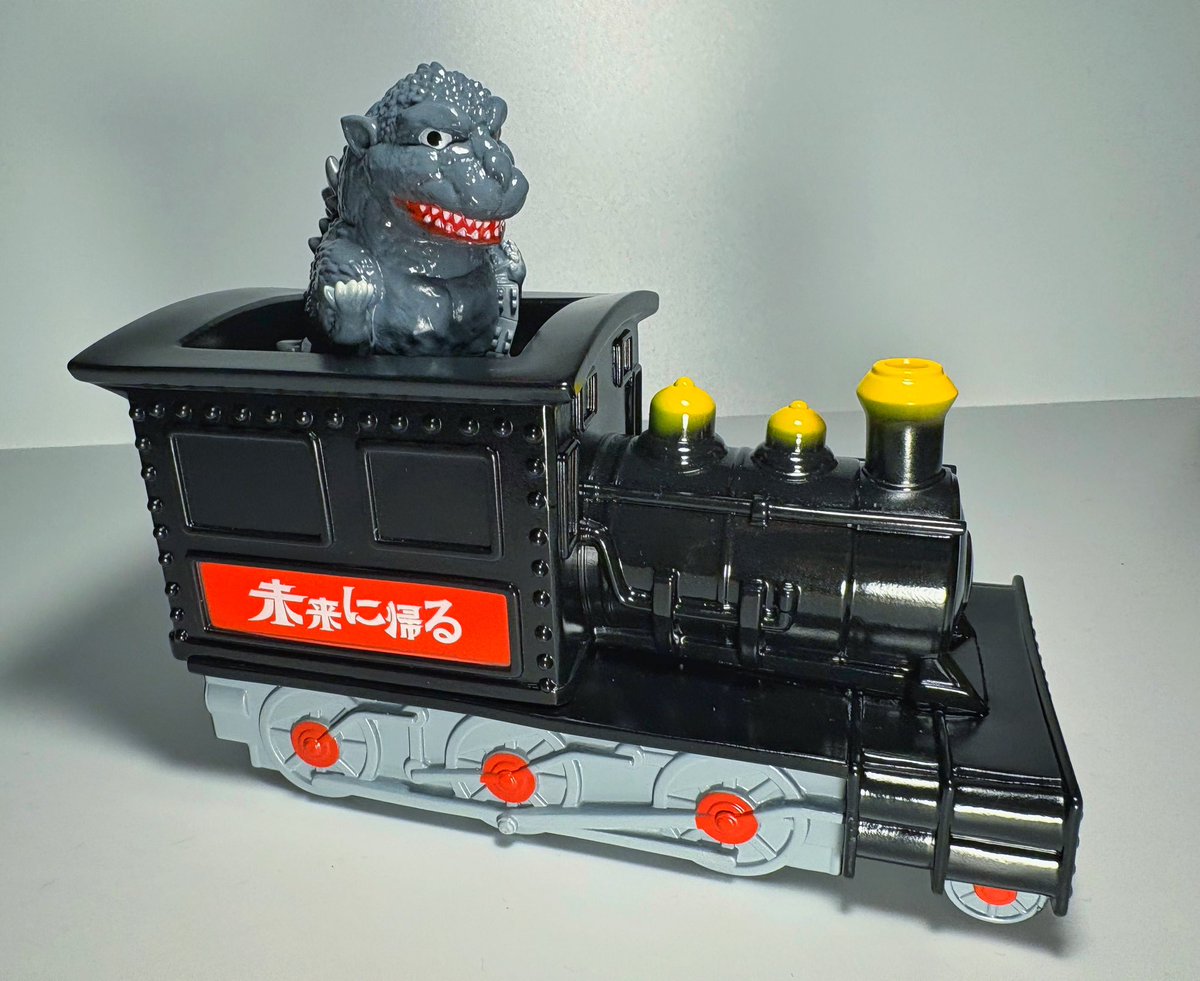 sofvi1106's tweet photo. ホビーラウンド34戦利品
未来に帰るさんの招きガラモンとゴジラ列車です🫶
すごい列でびっくり！本当はブースカ列車が欲しかったのですが売り切れてしまって買えませんでした💦
いつか買える日がきた時のために先頭車両を購入しました🥰
招きガラモンは一目惚れです（笑）
@RetroFutureJP https://t.co/venVnhO8Fo