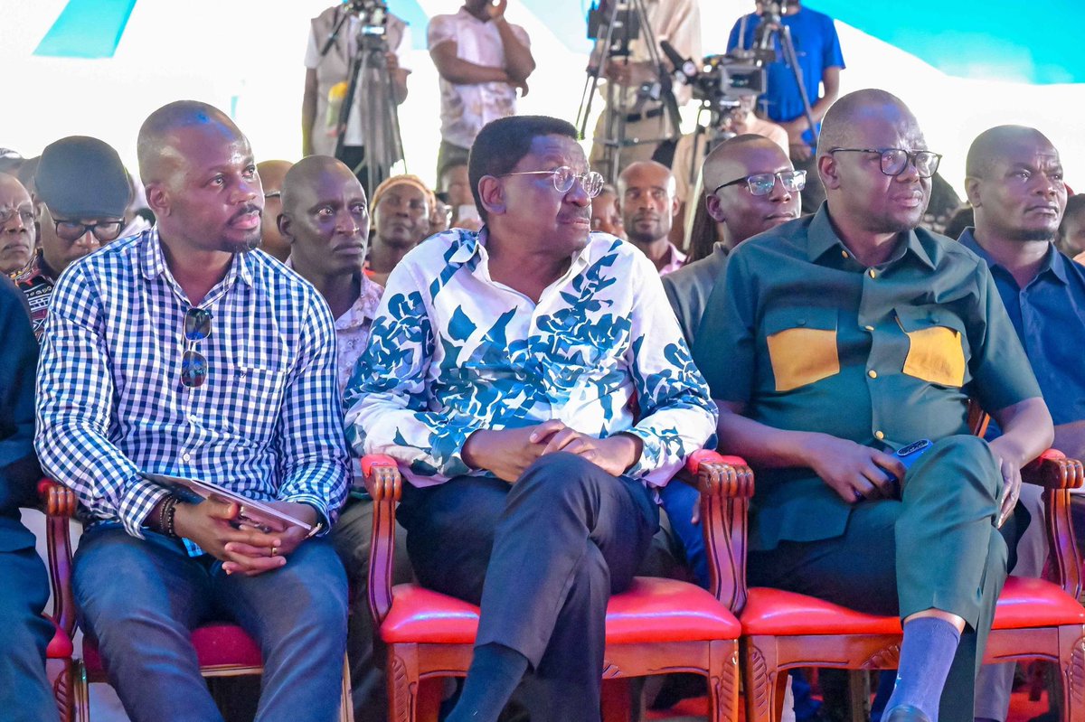 kenyafrontline's tweet image. When funerals become battlegrounds, it says everything about the political climate.

Seme exposes rising intolerance and the erosion of decorum in leadership spaces.

Read: tinyurl.com/5n7r23j8

#KenyanPolitics #Seme #NationalConversation #LeadershipMatters #CivicCulture