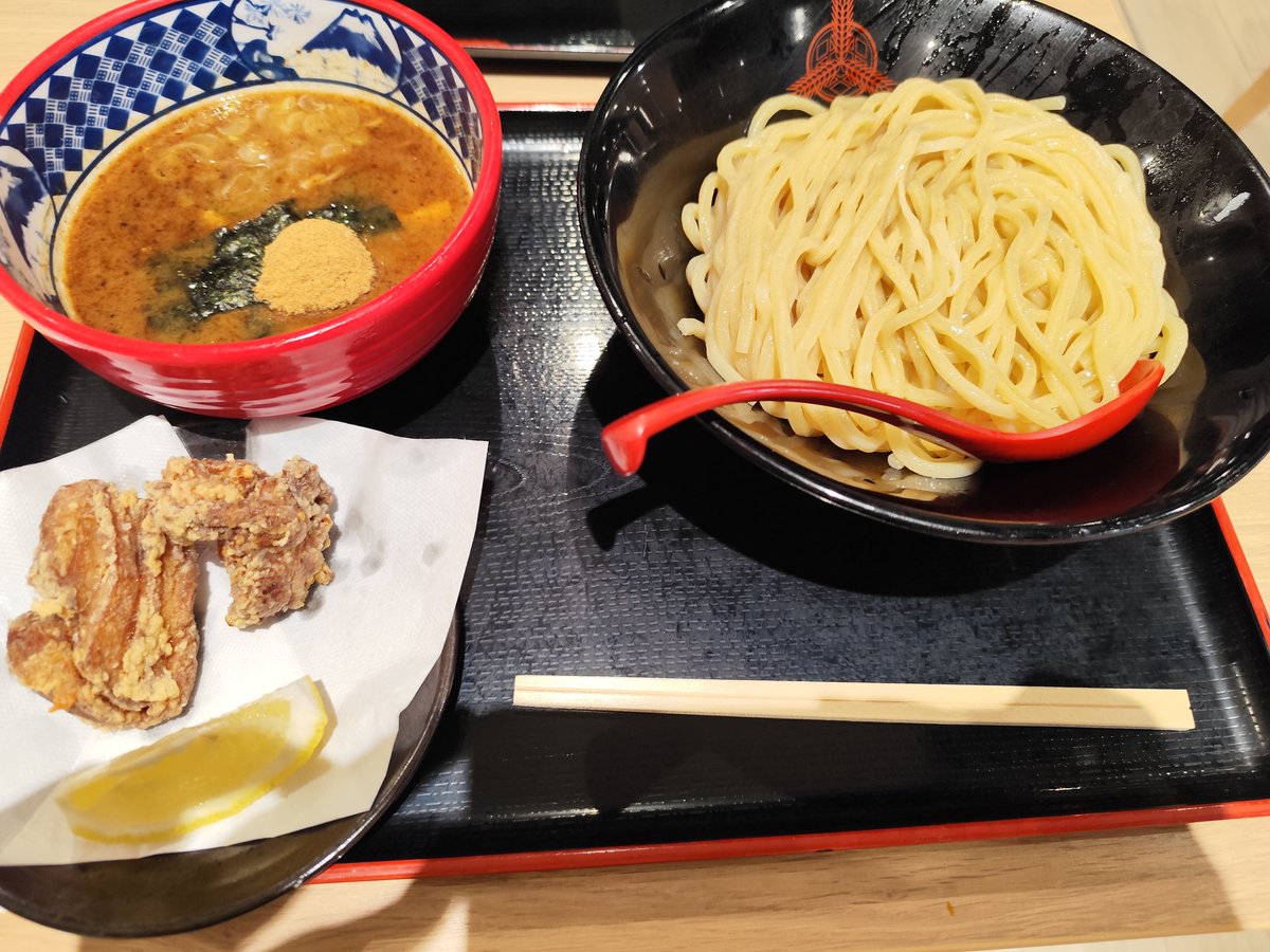 てと tweet media