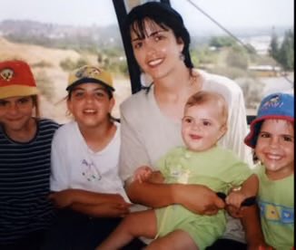 JeromeAttalOff's tweet image. 02 mai 2004
Meurtre de la famille Hatuel
Tali Hatwell, enceinte de 8 mois, et ses 4 filles, Hila, 11 ans, Hadar, 9 ans, Roni, 7 ans et Merav, 2 ans ont été sauvagement assassinées par des terroristes arabes près du passage de Kissoufim. #WeRemember
#Israel