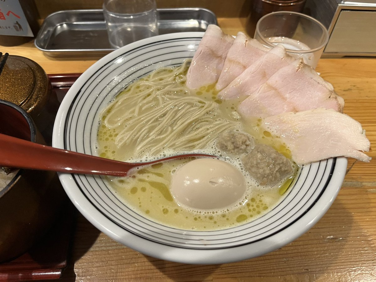 ライナ tweet media