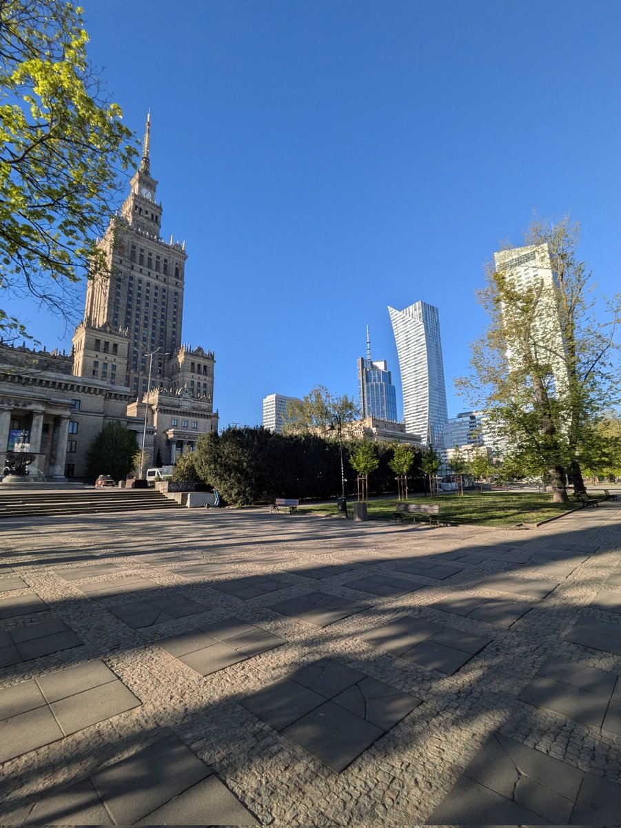 CurvaWanderlust's tweet image. Warsawa - 6.30am Sunday #warsaw