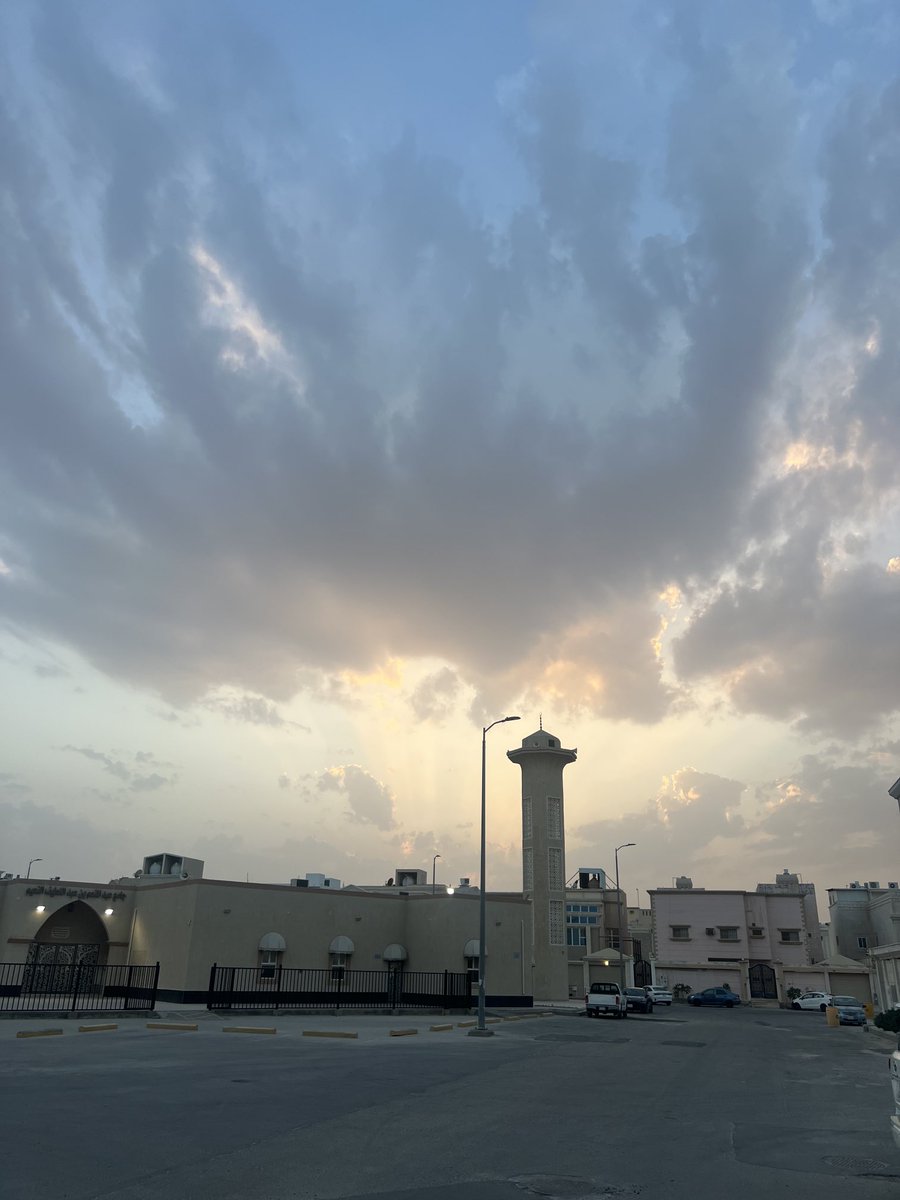 د. محمد إياد العكاري شاعر وأديب tweet media