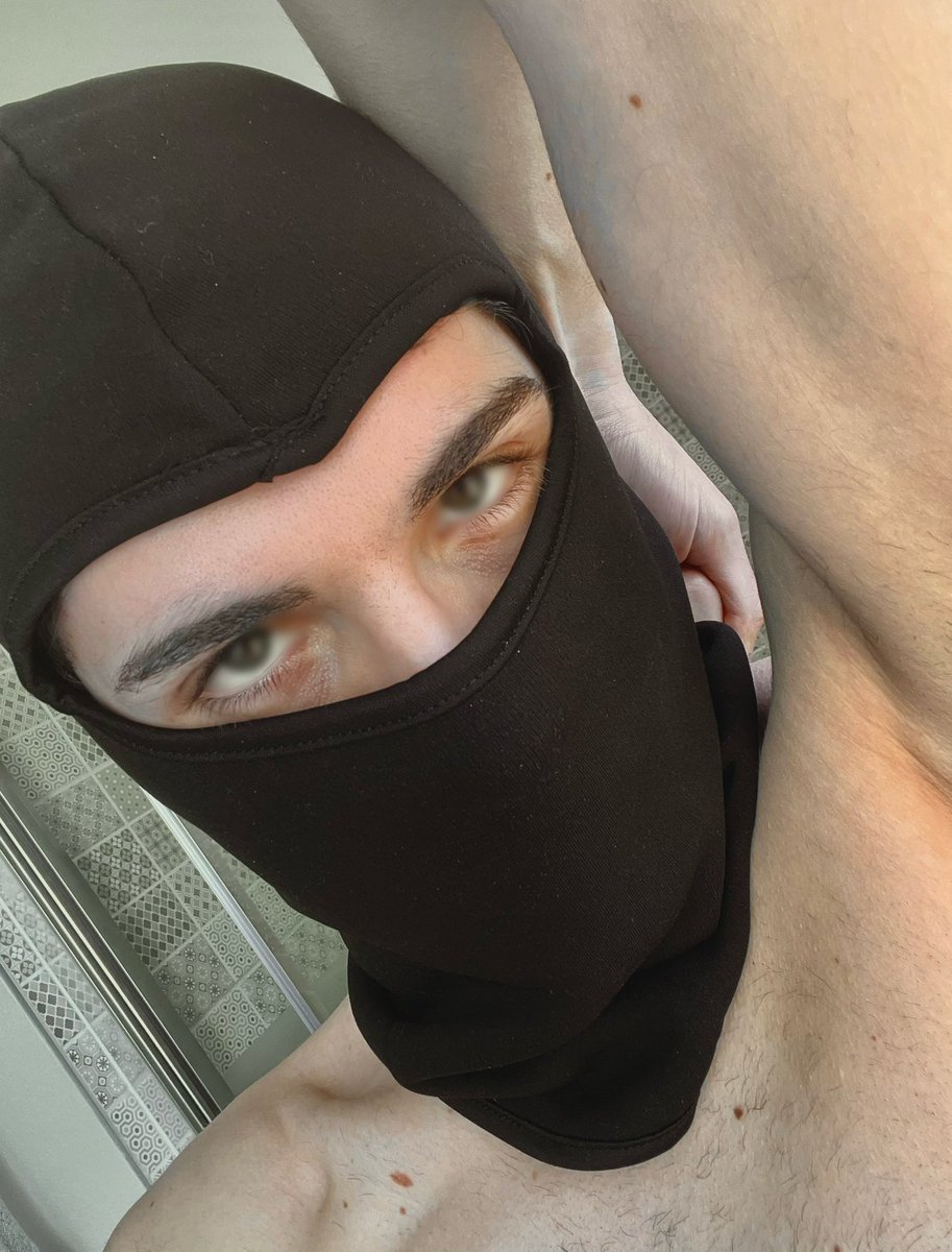 MasterRomeo06's tweet photo. You f*gs beg to see what I look like. Here it is, now imagine this being the reason you go bankrupt. Who wants to be next? 
Get in my DMs🤑.
#italiancashmaster #findom #alpha #goon #cashgod #paypig #dirtyfeet #dirtysocks #send #cash #money #gay #send #throne https://t.co/PySmpnb1rB