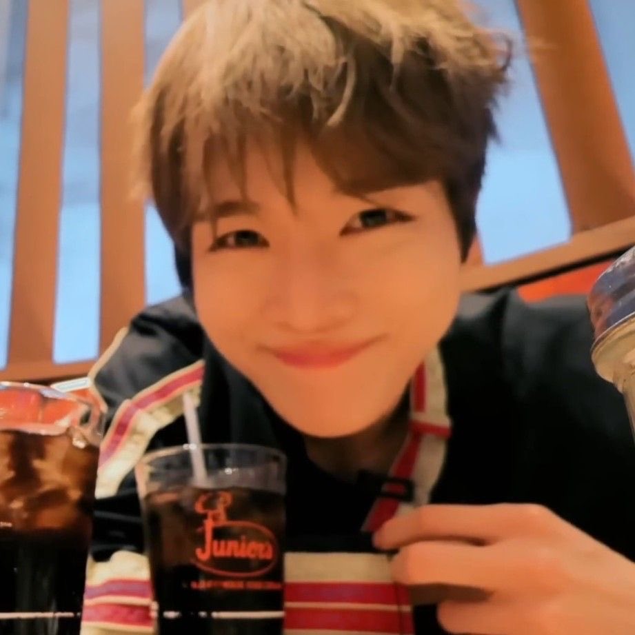 เหมือนพวกโจรจิ๋วแอบกินหมุในหม้อชาบุแล้วไม่มีใครจับได้อ่ะ อร่อยจังไม่ต้องลวกเอง