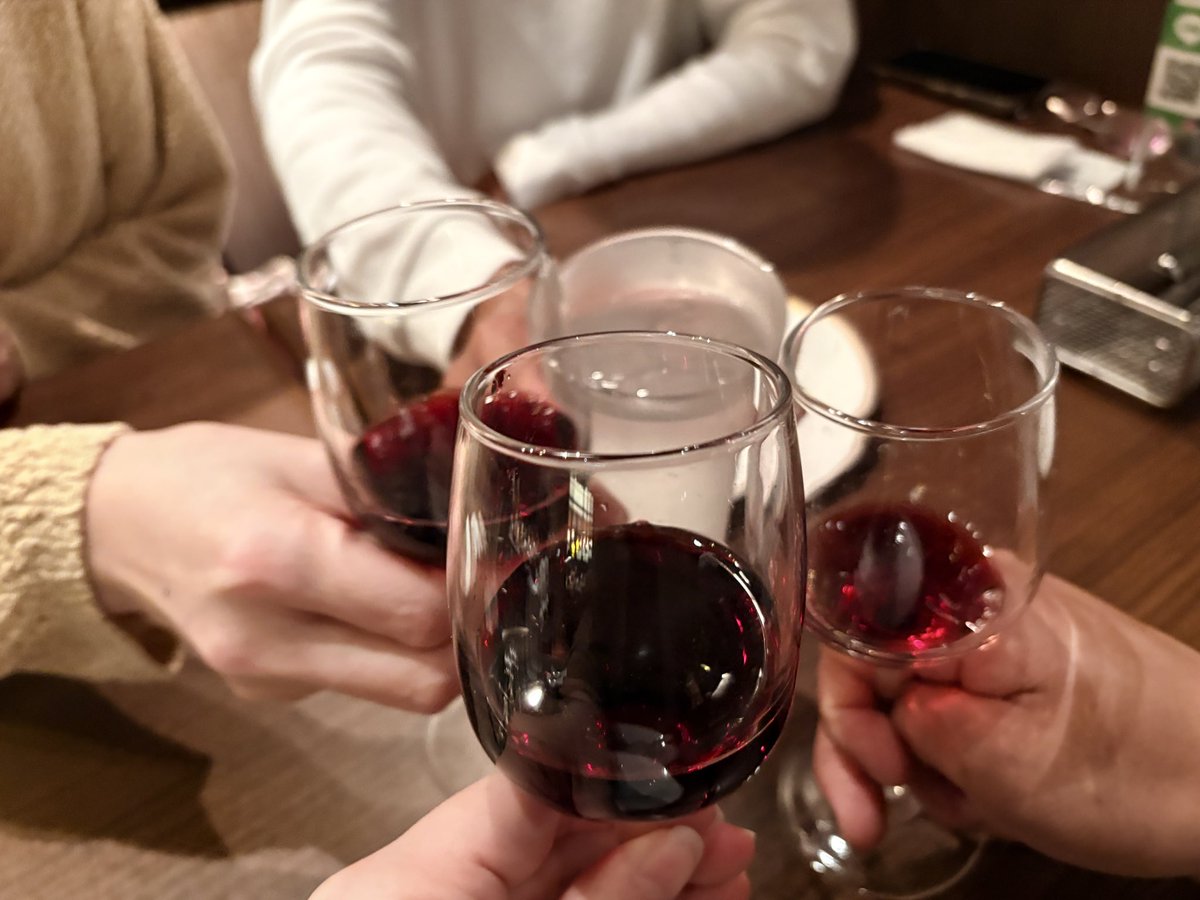 義父母とお食事会しました🥂
義母と一緒にワインボトルを空けました🤝