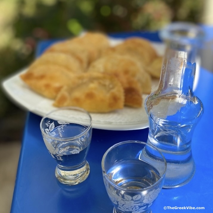 TheGreekVibe's tweet image. Hospitality is much more for the Greeks than just welcoming a guest. There are rules that go back to ancient times #hospitality #greek bit.ly/3F0HeRO