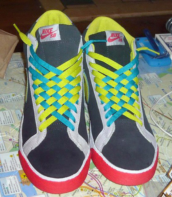 profshoelace's tweet image. Today's pic from the archives was contributed by Pesky in Nov-2008. Grey, white, red &amp;amp; yellow Nike SBs laced with cyan &amp;amp; yellow “Half &amp;amp; Half Lacing” + “Lattice Lacing”.
#grey #white #red #yellow #cyan #nikesb #nikeshoes #halfandhalflacing #halfandhalf #latticelacing #lattice