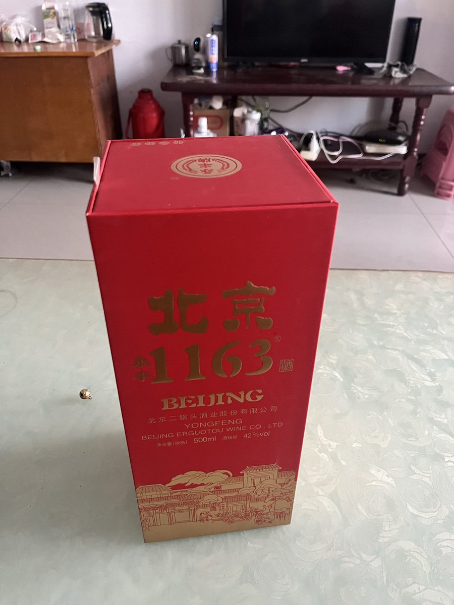 liuliutianxia's tweet photo. 今天搬了一天水，从仓库搬了63箱矿泉水，搬到老家，又从老家办到楼上（六层无电梯），累的要死，家人能喝到暑假了，还有十多箱啤酒送给老弟了。 https://t.co/IrkX7LpDAq