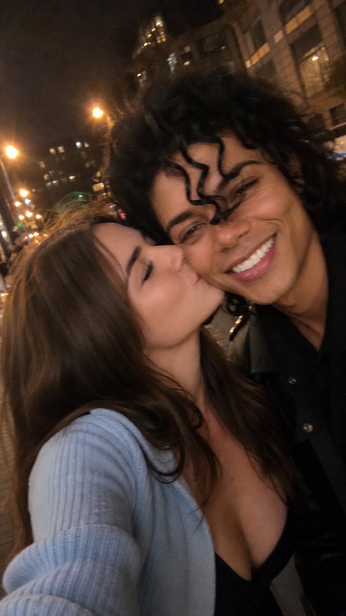 sara tweet media