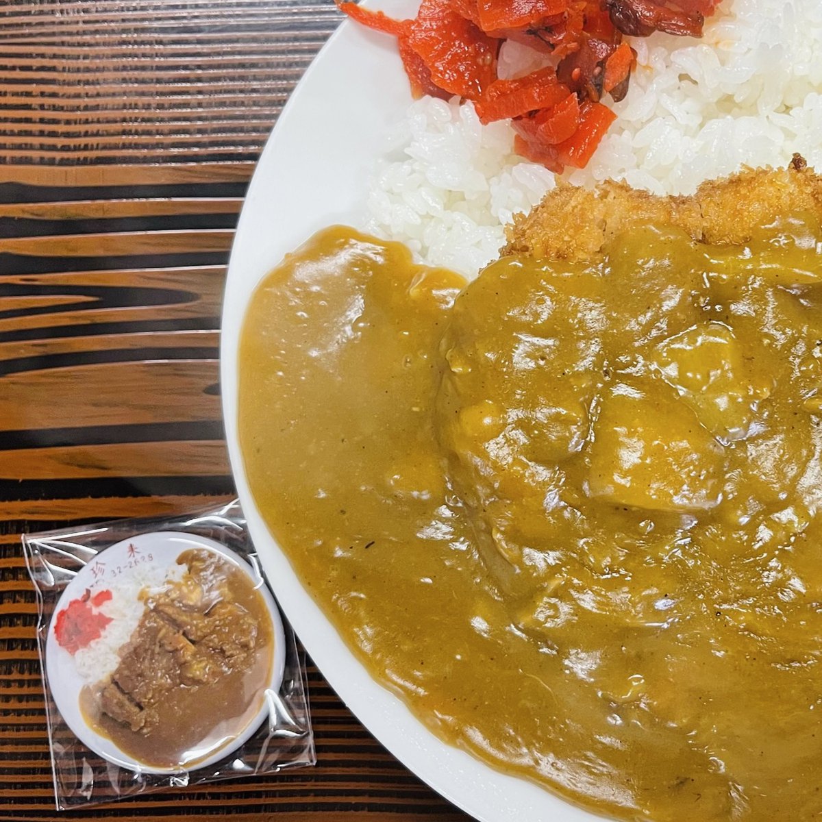 何種類の缶バッジがあるかご存じですか？お気に入りのメニューを手に