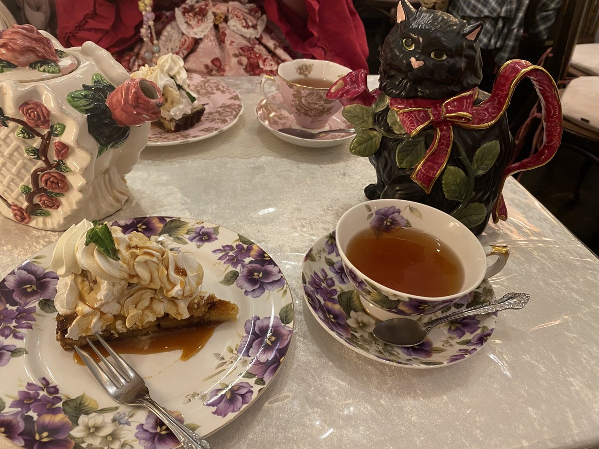 ずっと行きたかったカフェ・アコリットさんにもお友だちの蜜ちゃん(<a href="/suantian_mi/">蜜</a> )と行きました〜🫖