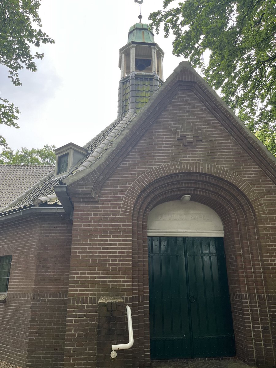 Dat je onverwacht voorgaat in de Biltse Kapel in Bilthoven en daar de vader ontmoet van de bruid, waarvan ik precies 7 jaar geleden de huwelijksdienst mocht leiden in Giessen-Oudekerk.