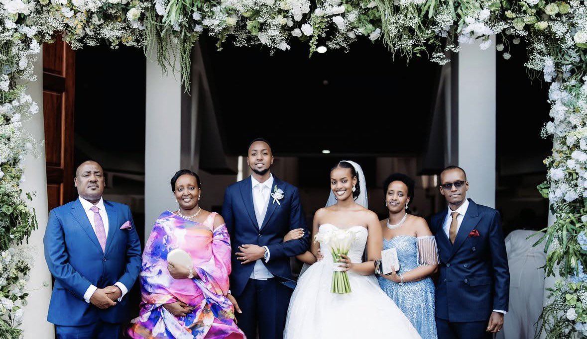 ArthurMuhwezi12's tweet photo. Banyankore can be whatever you people portray them but on simplicity, they take it all. A Munyankore will have all the money, buy whatever they want but they’ll never be extravagant. Their events are always simple, classy, expensive but not too expensive, without even showing off. This Sasii wedding is the perfect example. If it were some of you, we’d see Shein, gold, glitters all over the event 😂